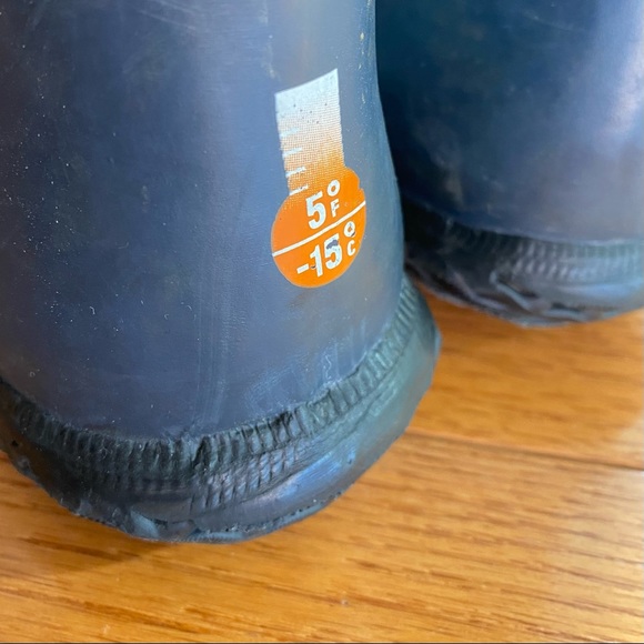 Like New! Little Kid/Toddler Bogs York Insulated Rain Boots, Navy, Size 8 - Picture 3 of 5